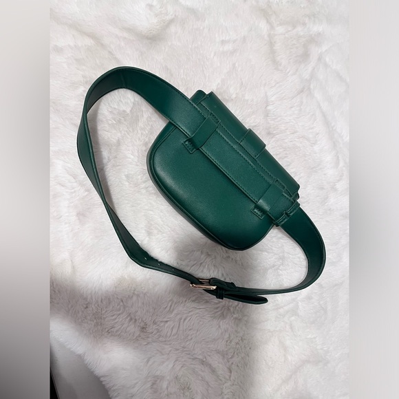 FOREVER 21 Belt bag - Green with gold tones hardware - Picture 7 of 7